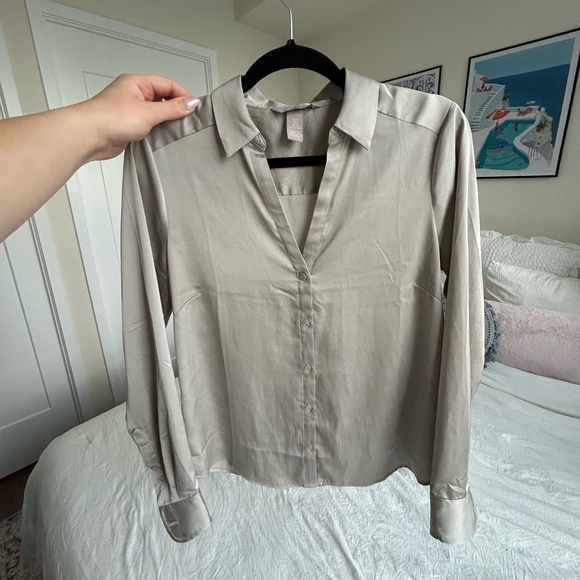 H&M V-Neck Blouse - Picture 4 of 6